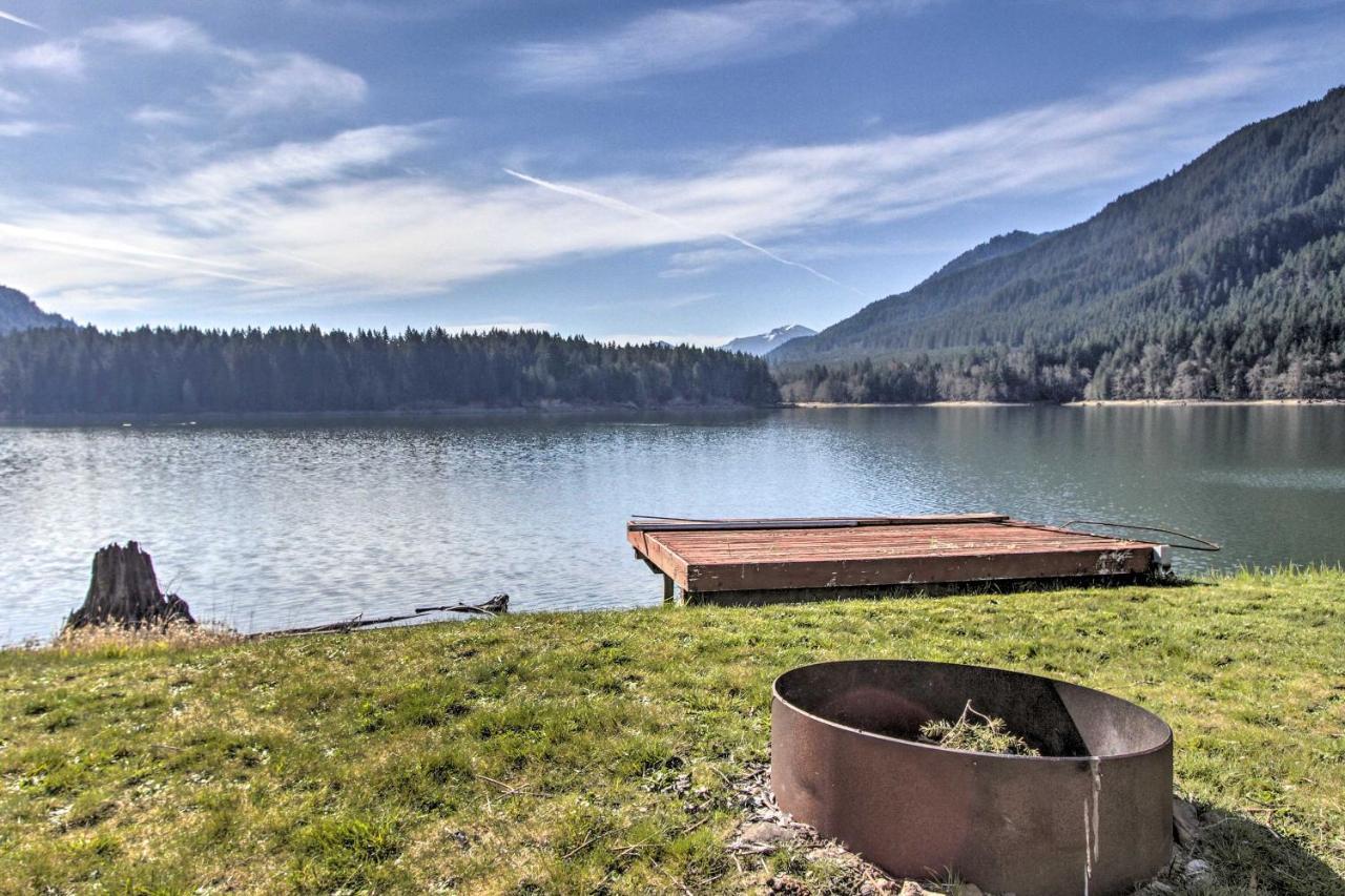 Lakefront Cabin With Stunning Mountain Views And Dock! Mineral 外观 照片