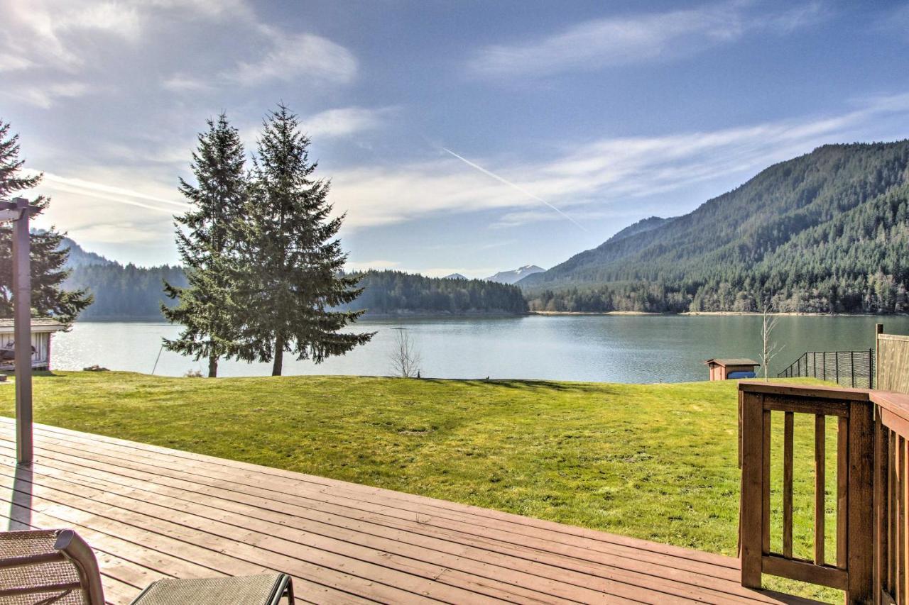 Lakefront Cabin With Stunning Mountain Views And Dock! Mineral 外观 照片